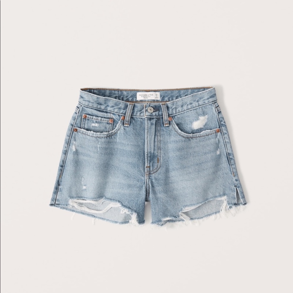 A&F - mid rise boyfriend short